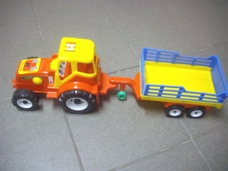 Traktor z przyczepą 60cm | 213