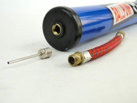 Pompka do piłek z wężykiem + igła