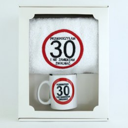 Kpl.ręcznik+kubek w pudełku ''PRZEKROCZYŁAM 30..''