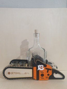 Karafka piła 18 urodziny