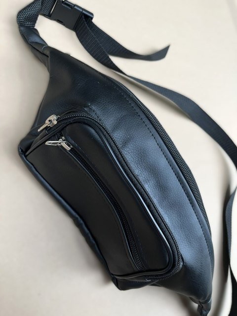 Saszetka nerka 40cm 4.3 czarna skórzana