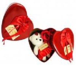 Walentynkowy upominek MIŚ + RÓŻE w puszce serce 12 x 4,5 cm SN55828