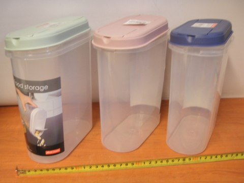 Pojemnik plastikowy z dozownikiem 2,4l | 1126