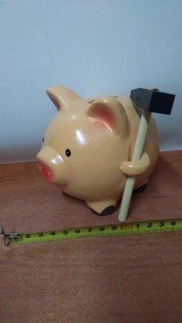 Skarbonka ceramiczna ŚWINKA Z MŁOTKIEM TG42065