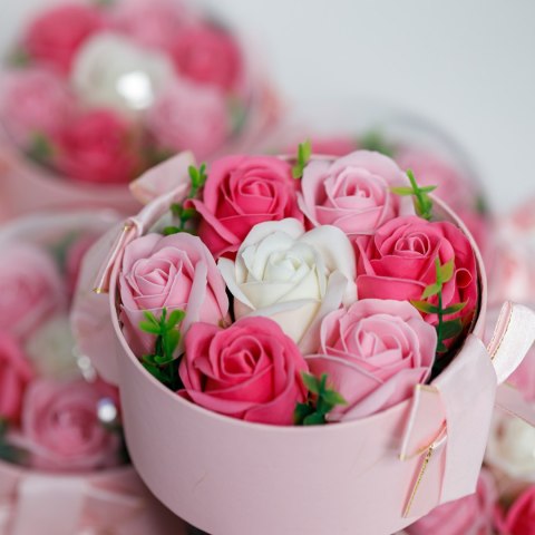 Bukiet kwiatów mydlanych w pudełku flowerbox mały B-2938