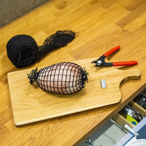 Siatka wędliniarska czarna o wymiarach 18 cm x 5 m, z wytrzymałością termiczną do 220°C 310106