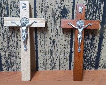 Krzyż drewniany do zawieszenia 17cm B