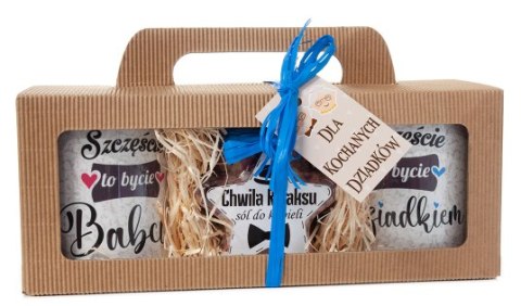 Zestaw dla kochanych dziadków z solą do kąpieli i dwoma kubkami w ozdobnym opakowaniu "Szczęście to bycie Babcią - Szczęście to 