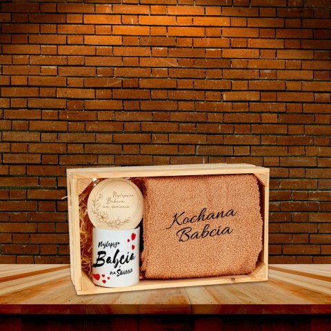 Zestaw kubek + podkładka + ręcznik z haftem na Dzień Babci
