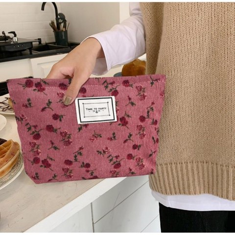 Kosmetyczka jednokomorowa różowa w czerwone kwiatuszki 25 x 5 x18 cm KS118