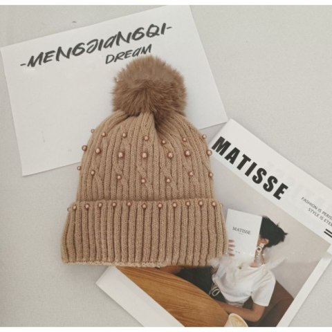 Czapka zimowa dzianinowa z pomponem i perełkami jasny brąz CZ35WZ3