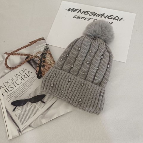 Czapka zimowa dzianinowa z pomponem i perełkami szara CZ36WZ2